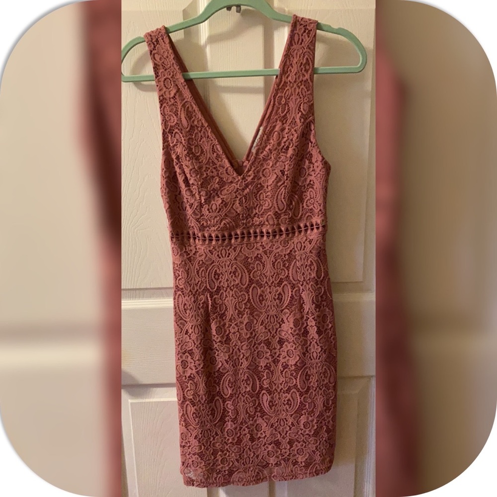 Pink body con lace cocktail dress